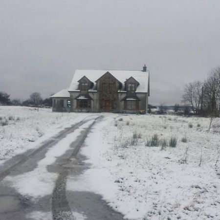 Annies Meadow. Villa Knock  Exteriör bild