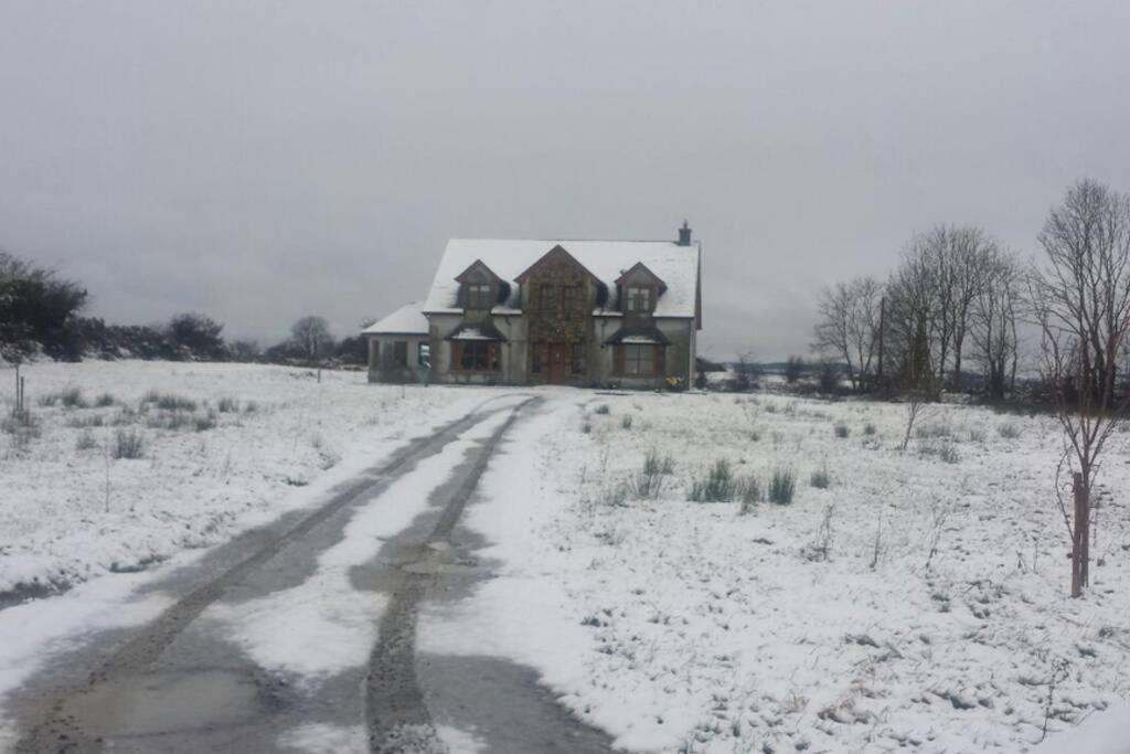 Annies Meadow. Villa Knock  Exteriör bild