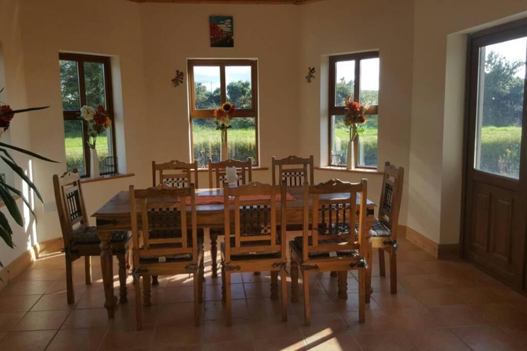 Annies Meadow. Villa Knock  Exteriör bild
