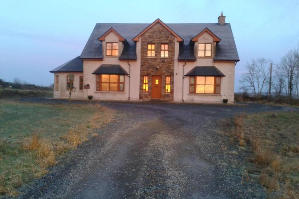 Annies Meadow. Villa Knock  Exteriör bild