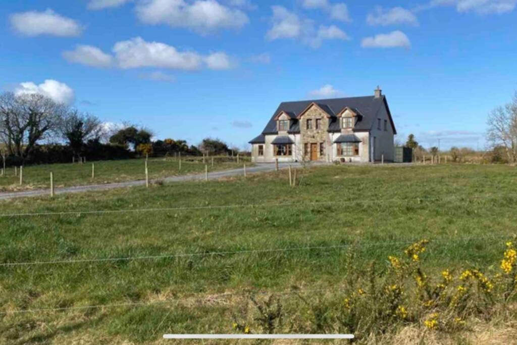 Annies Meadow. Villa Knock  Exteriör bild