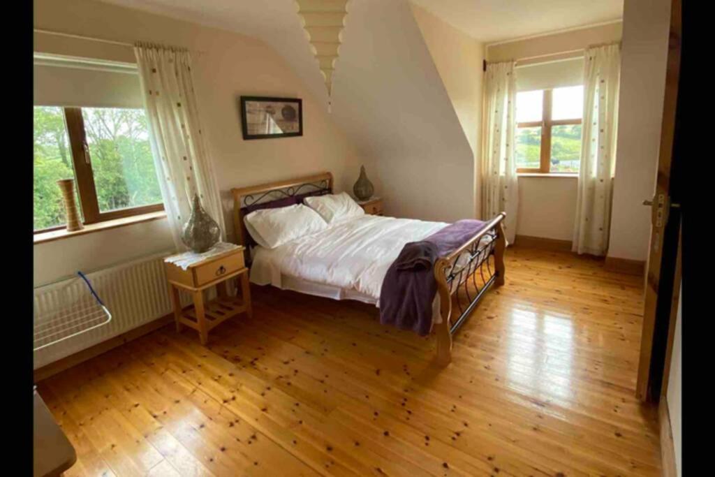 Annies Meadow. Villa Knock  Exteriör bild