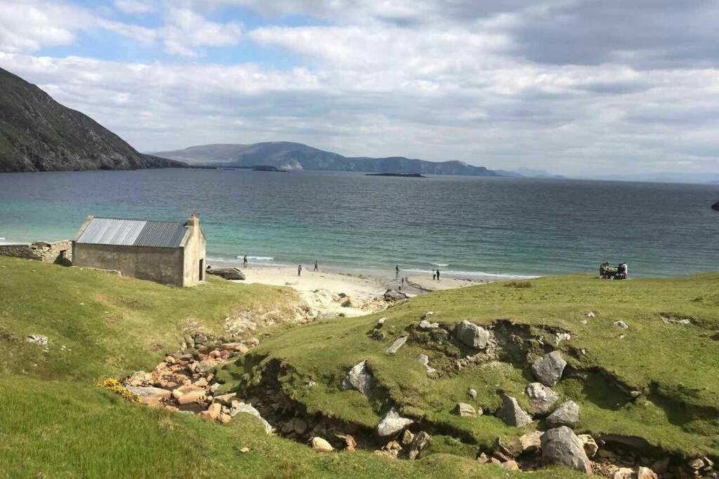 Annies Meadow. Villa Knock  Exteriör bild